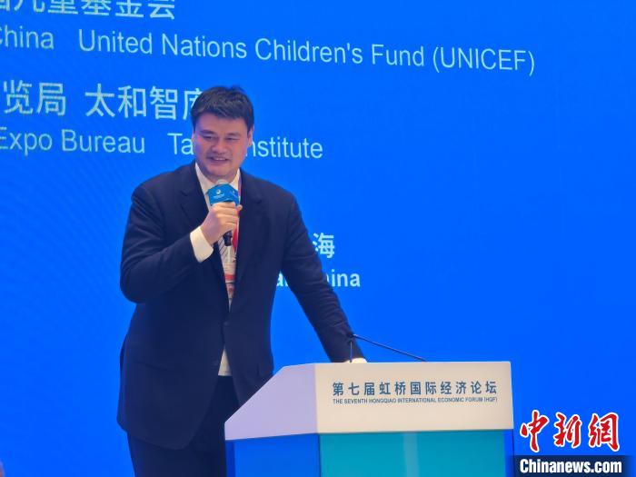 姚明倡导青年通过体育探索世界