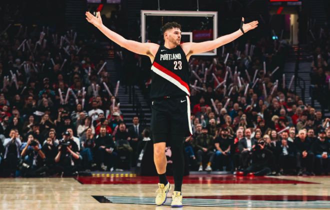 开拓者逆转爵士，杨瀚森回归未登场助逆转