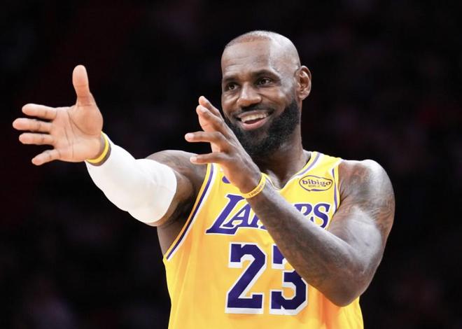 湖人客场力克热火 詹姆斯谈背靠背挑战与东契奇