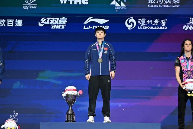 孙颖莎澳门世界杯三连冠 师徒情深共谱乒坛传奇