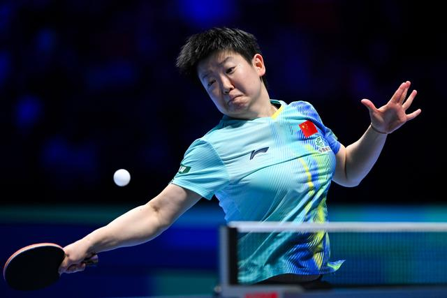 孙颖莎澳门世界杯三连冠 师徒情深共谱乒坛传奇