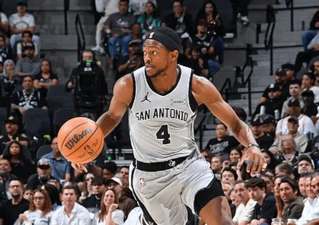 文班亚马统治攻防马刺锁定季后赛第二