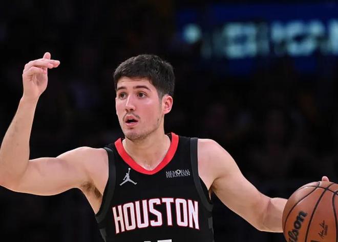 火箭季后赛首战惨败湖人 乌度卡战术失误暴露短