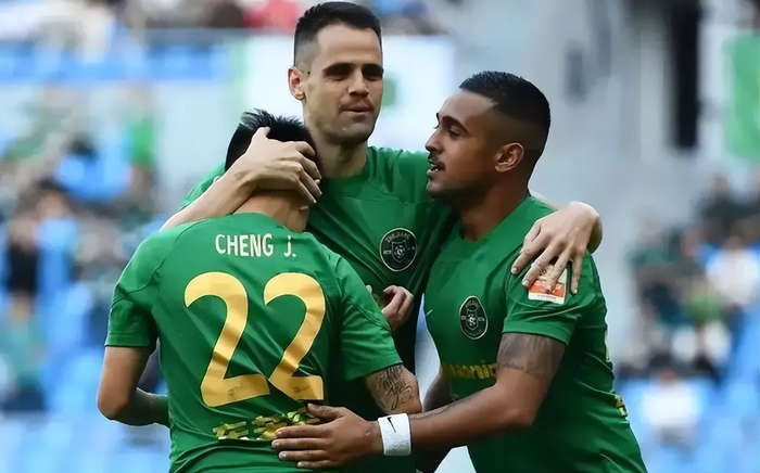 浙江队客场迎战成都蓉城 王钰栋遭雪藏引热议